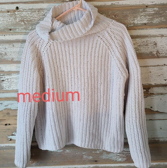 Small White Cozy Knit Sweater. Streetwear Society. - Picture 1 of 2